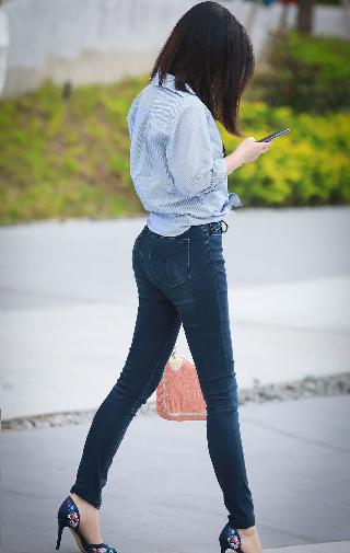 夫妇联欢会回不去的夜晚动漫免费观看